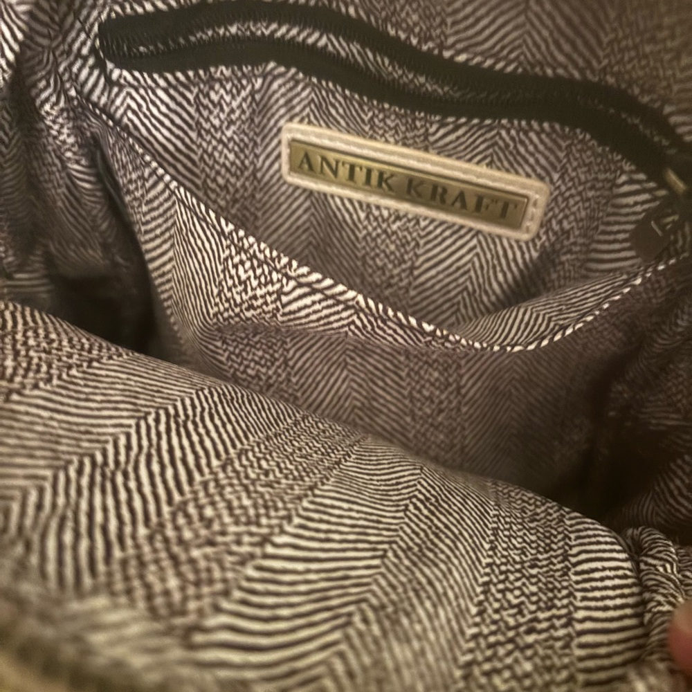 Antik Kraft Cream Sling Bag - Picture 2 of 8